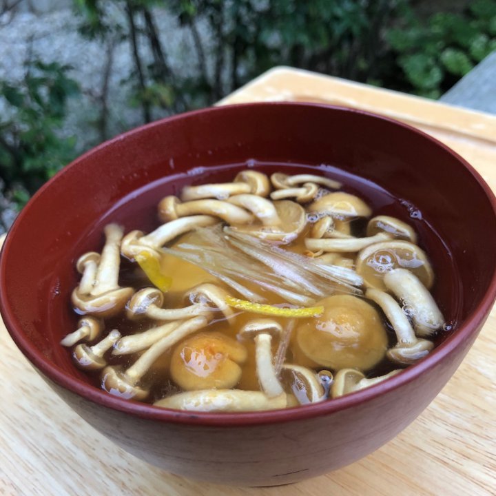 なめこと豆腐のお吸い物