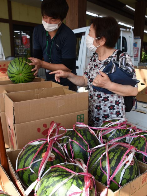 7月24日、JA農産物直売所「丹生膳野菜」での販売会のようす