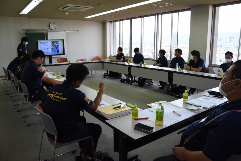 写真の撮り方の基礎について研修会を開くようす