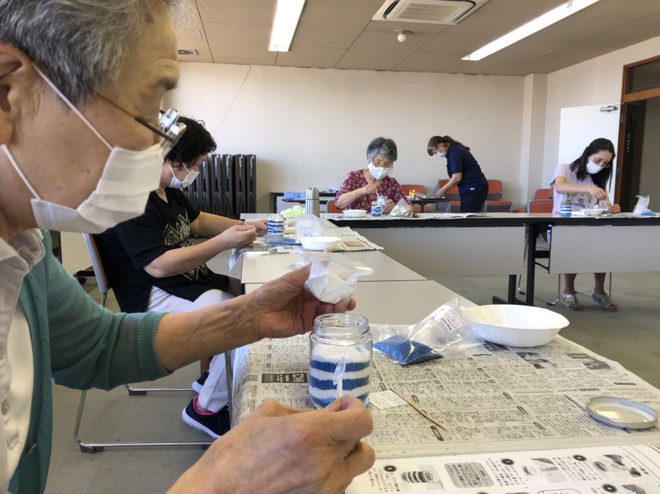 夏らしいグラスサンドアート作り