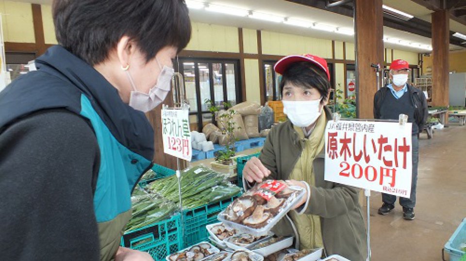 農産物直売所丹生膳野菜「ぜんやさい朝市」開催