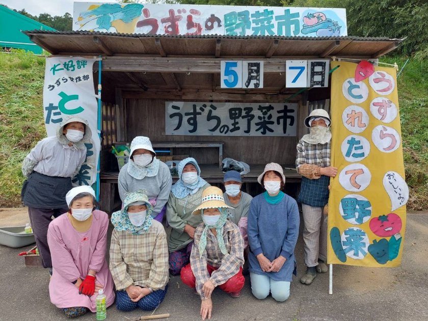 鶉野菜グループのメンバーが運営する「うずらの野菜市」