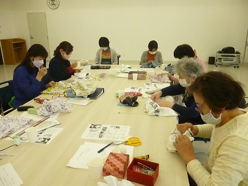 手ぬぐい2本を使って「つば広帽子」作りに挑戦!
