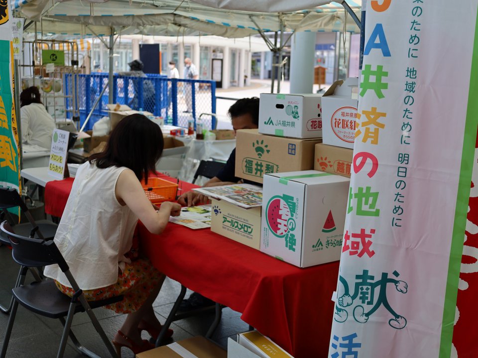 ふくいメロンまつりで県産メロンをPR