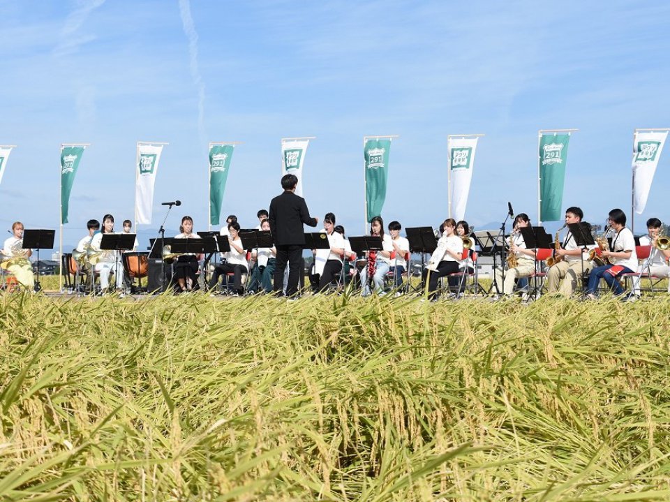 特設稲穂ステージの「ふくいアグリ音楽祭」初開催