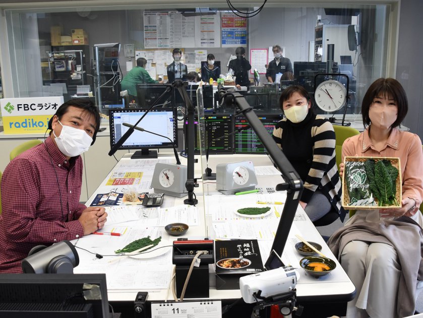 生産者の清水さん(写真真ん中)