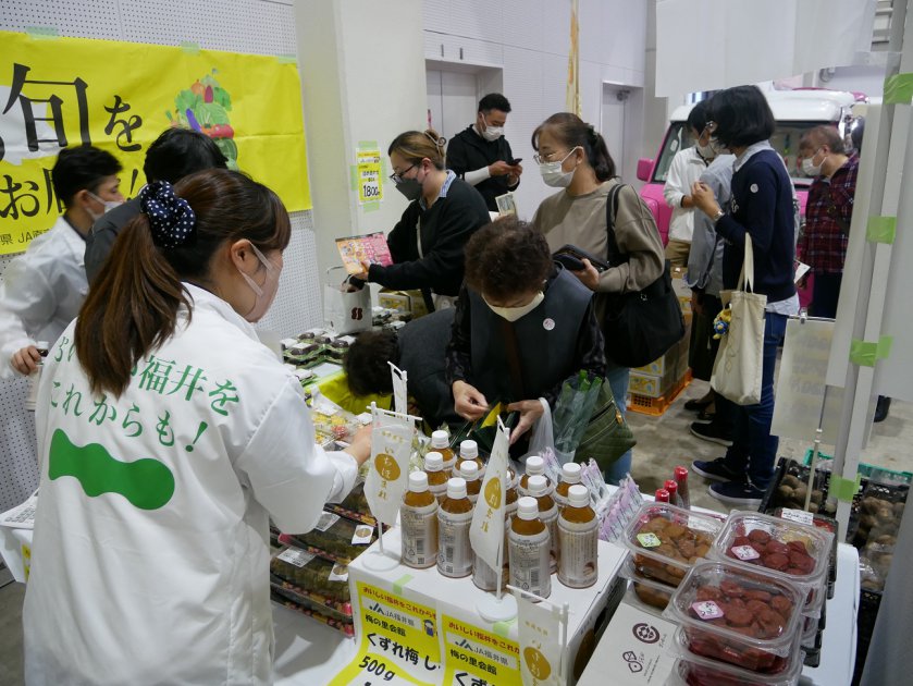 多くの来場客で賑わうJA福井県ブース