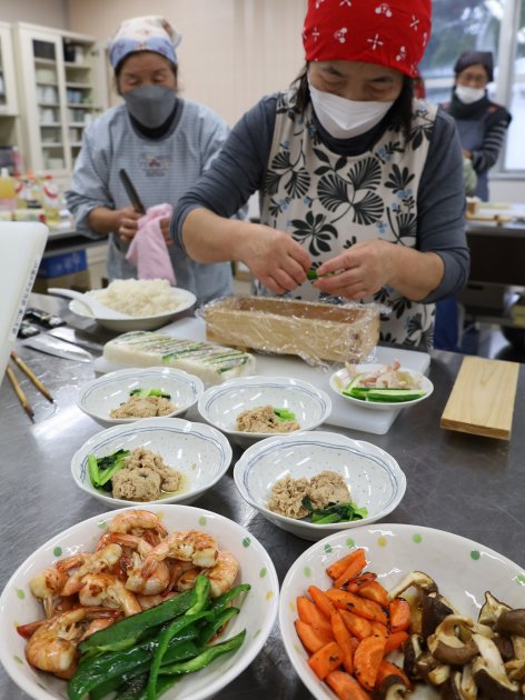 おせち料理に挑戦するJA女性部福井支部美山エリアの部員