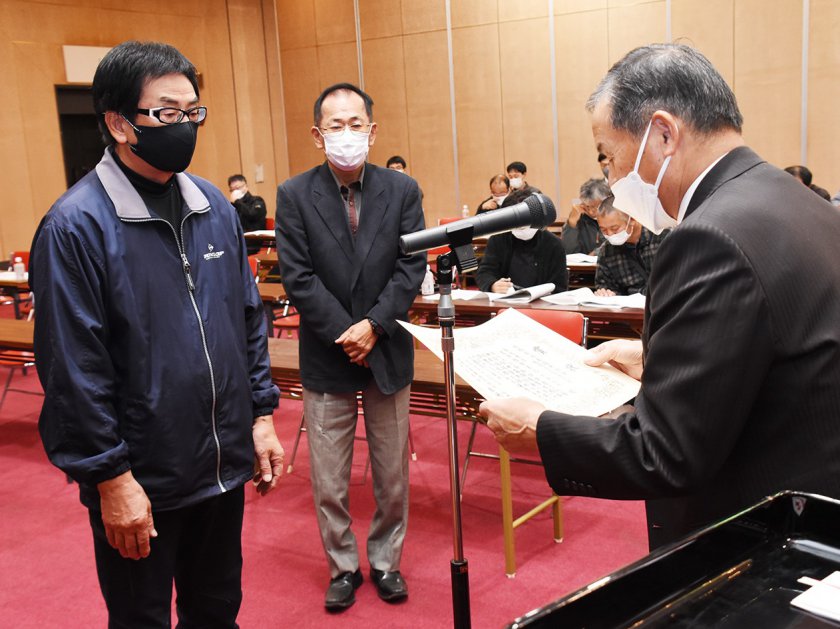 10㌃あたりの単収が最も多かった個人・組織が、品種や区分、部門ごとに表彰されました