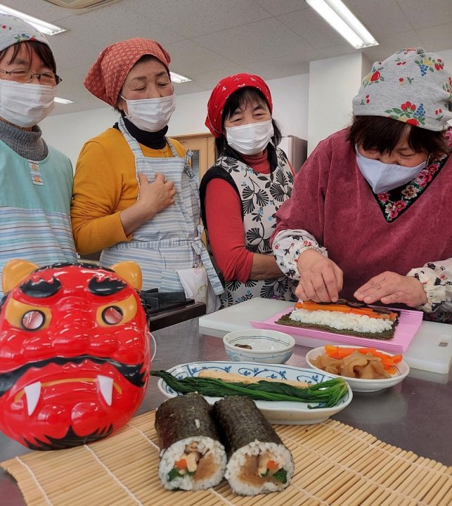 節分に合わせて恵方巻きづくりに挑戦