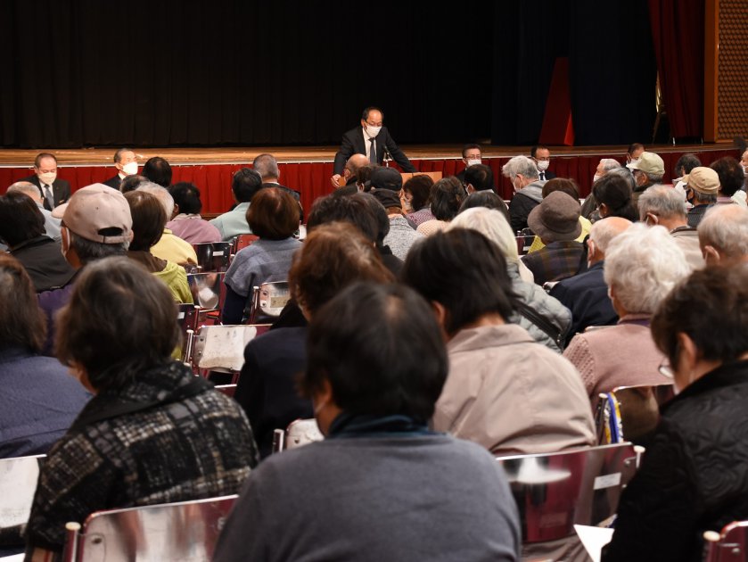 挨拶するＪＡ福井基幹支店農産物直売所愛菜館出荷者協議会の中村会長