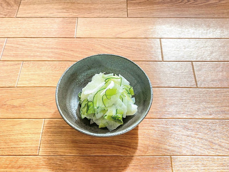 熟れたウリがおいしい　黒うりと梨のサラダ